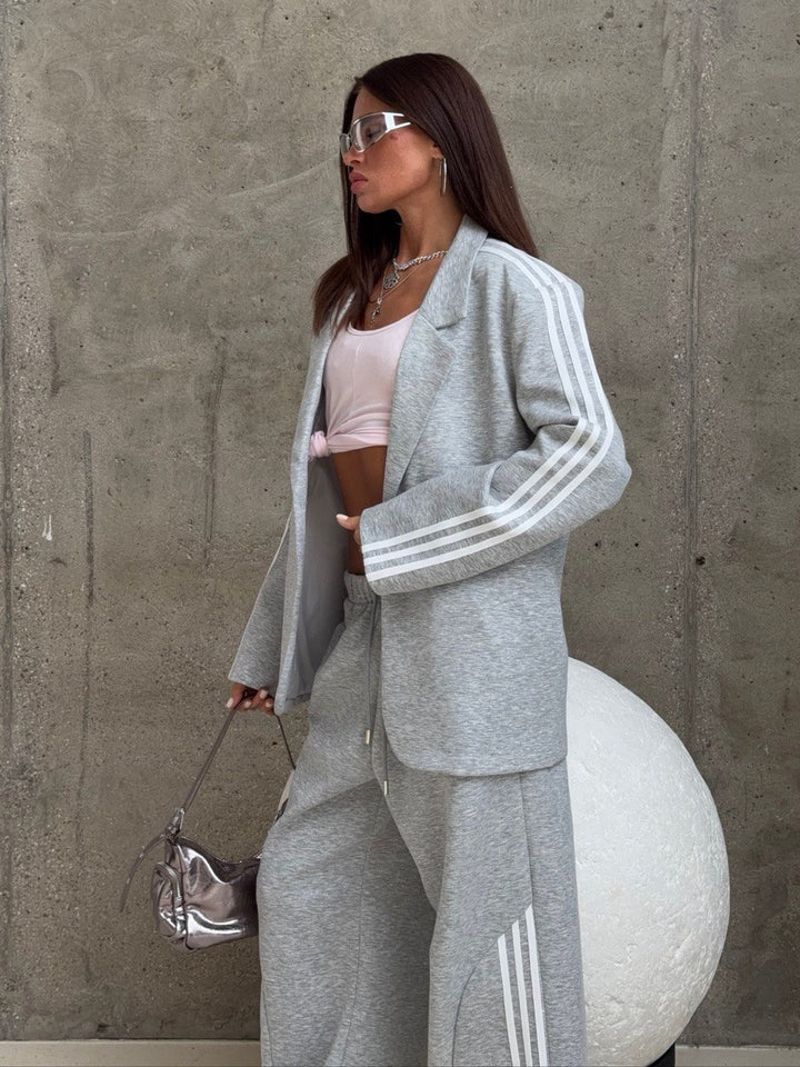 Damen Sweatblazer und Oversize-Jogginghose Echoarchiv