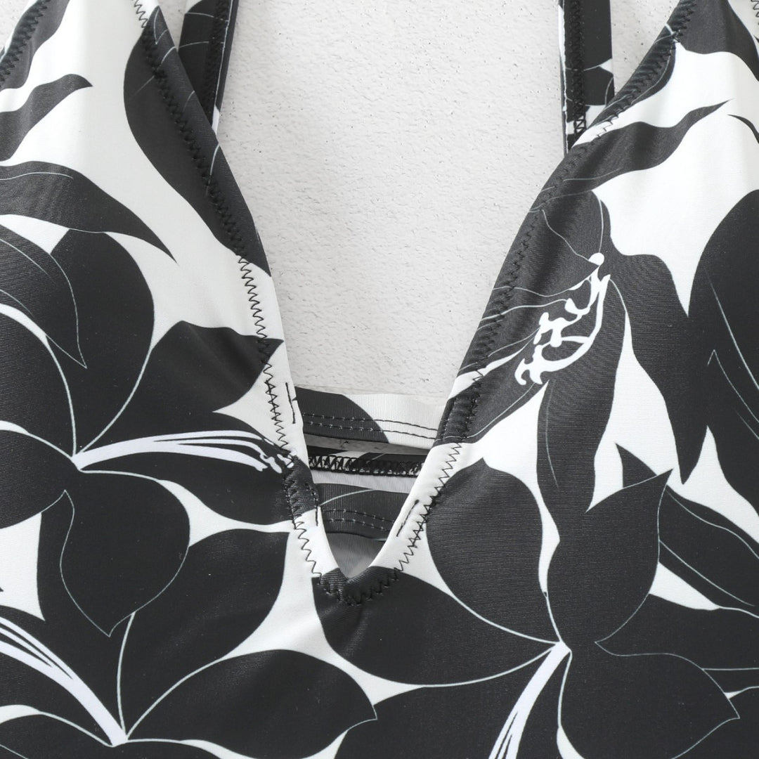 Damen Einteiler Badeanzug mit elegantem floralem Design und modernem V-Ausschnitt Echo Archiv