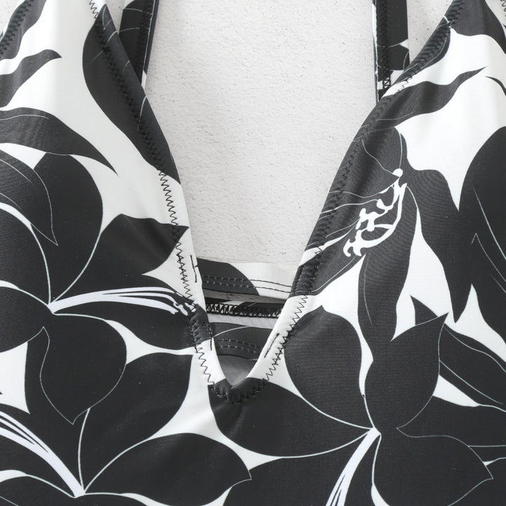 Damen Einteiler Badeanzug mit elegantem floralem Design und modernem V-Ausschnitt Echo Archiv