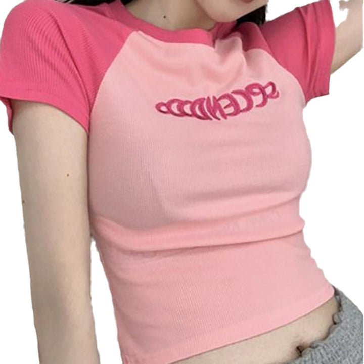 Damen Cropped T-Shirt mit kontrastierenden Ärmeln und modernem Aufdruck Echo Archiv