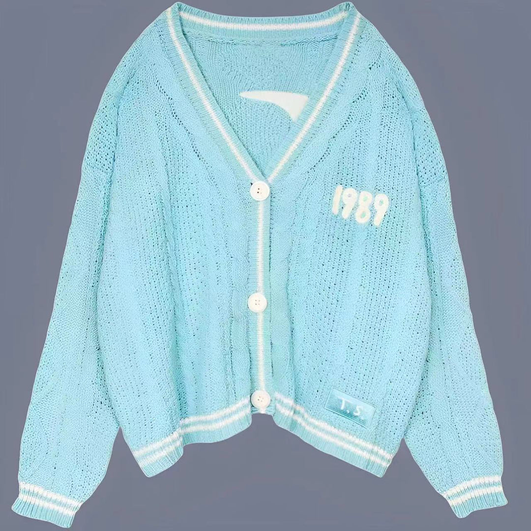 Damen nan kurze gestrickte V Ausschnitt Strickjacke mit Zopfmuster und Perlmuttknöpfen Echo Archiv