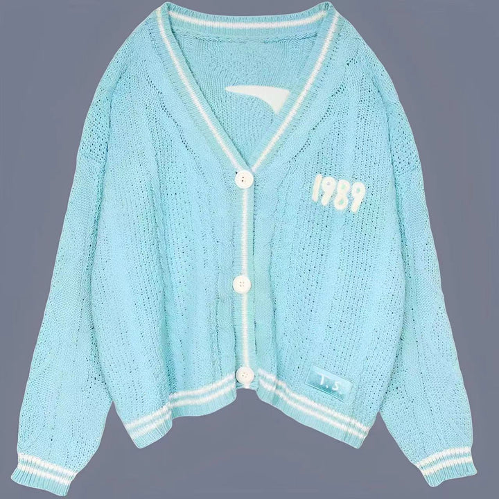 Damen nan kurze gestrickte V Ausschnitt Strickjacke mit Zopfmuster und Perlmuttknöpfen Echo Archiv
