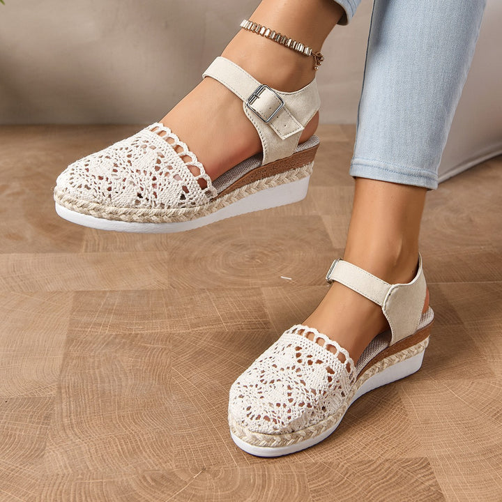 Damen  bestickte Espadrille-Pantoletten mit verstellbarem Knöchelriemen, floraler Häkel-Optik und geflochtenem Jute-Plateau Echo Archiv