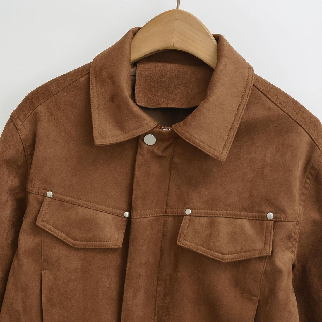 Damen Kurze Velours-Optik Jacke mit Druckknopf-Leiste und aufgesetzten Brusttaschen Echoarchiv