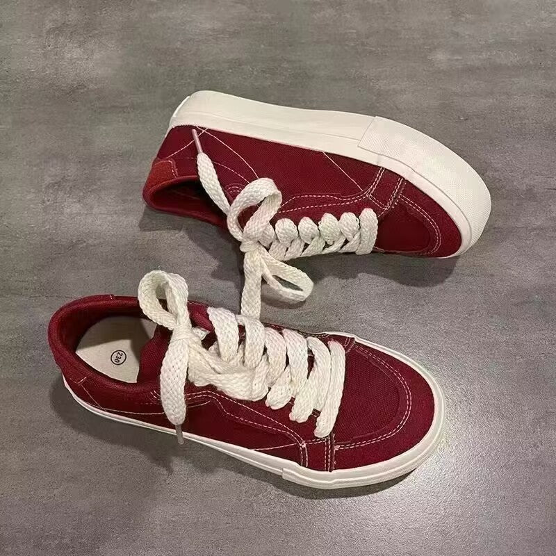 Damen Sportliche Sneakers mit weichem Veloursleder und robustem Elastikverschluss Echo Archiv