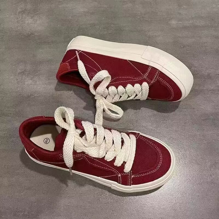 Damen Sportliche Sneakers mit weichem Veloursleder und robustem Elastikverschluss Echo Archiv
