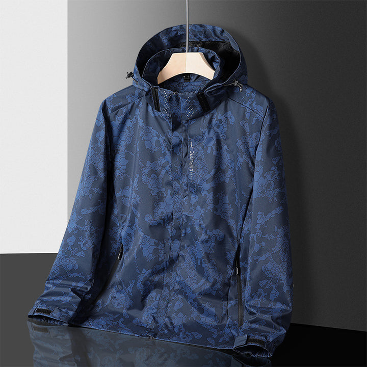Herren Leichte technische Regenjacke mit Kapuze und dezenter Camouflage‑Textur – Taviero