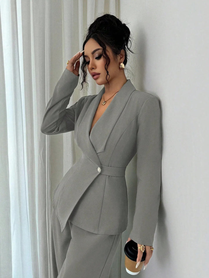 Damen taillierter Businessblazer mit Schalkragen, Gürtelbund und Ein-Knopf-Verschluss – Valéne