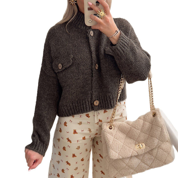 Damen kuschelige Strickjacke mit Holzknöpfen und Brustklappe – Veloura