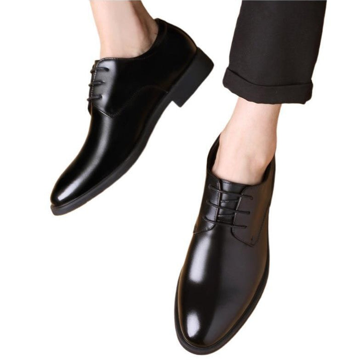 Herren Elegante und glänzende Schnürschuhe Echoarchiv