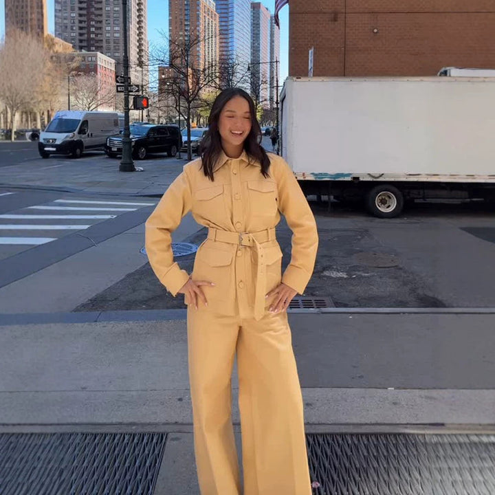 Damen Taillierte Utility-Jacke im Safari-Stil mit breitem Bindegürtel und Pattentaschen Echoarchiv