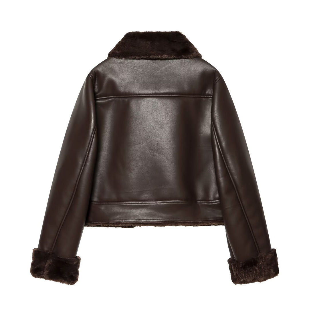 Damen Kurze wattierte Kunstlederjacke mit Teddy-Futter, Fellkragen und aufgesetzten Pattentaschen Echo Archiv