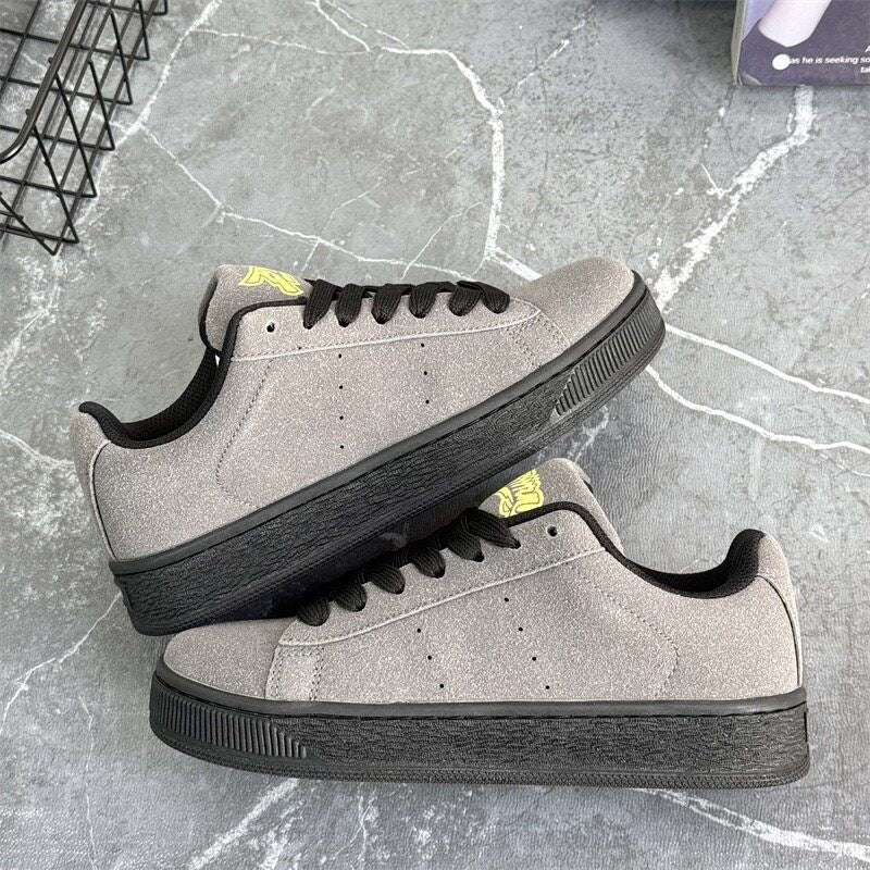 Herren Sportliche Sneakers aus Wildleder Echoarchiv