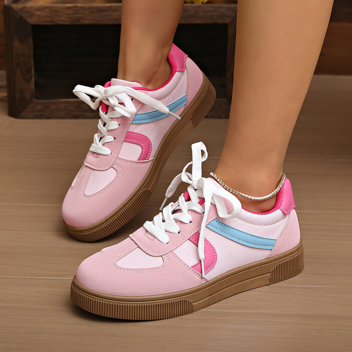 Damen niedrige Retro‑Sneaker aus Velours‑ und Textilmix mit profiliertem Gumsohle Echoarchiv
