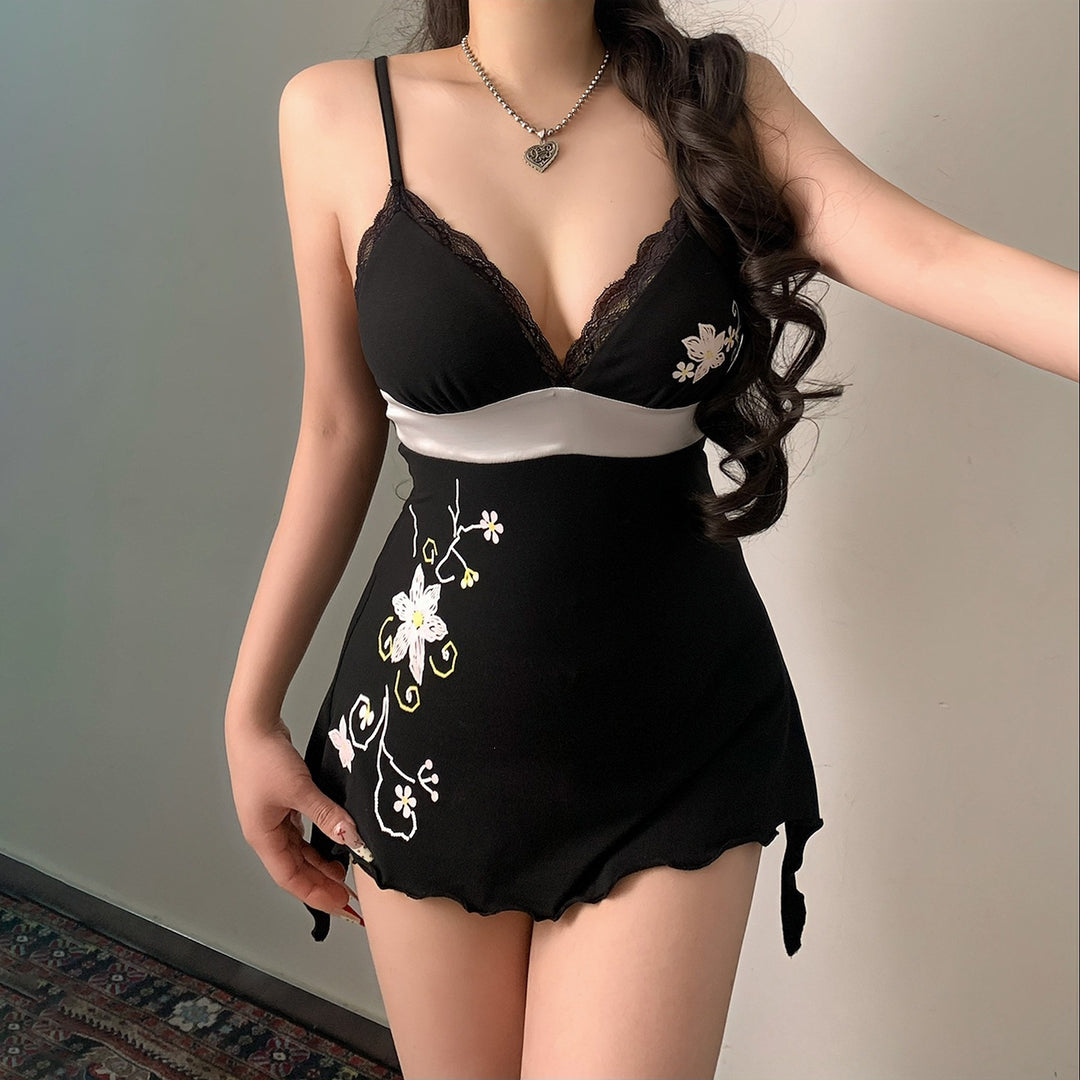 Damen Nachthemd mit floralen Stickdetails und Spitzenverarbeitung Echo Archiv