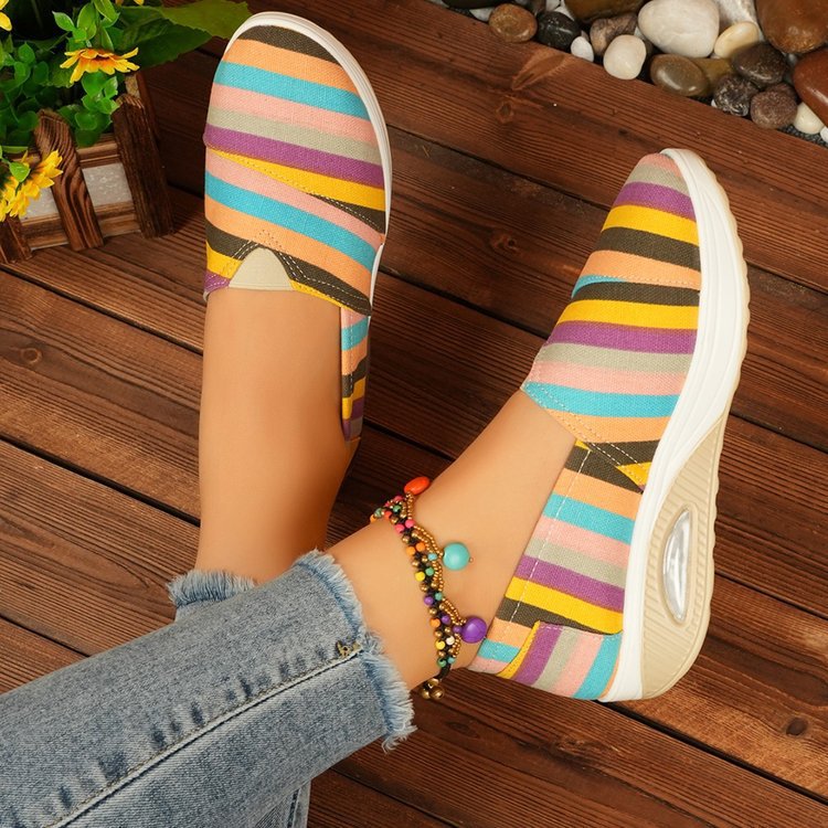 Damen Leichte Slip-On Sneakers mit Keilabsatz und gepolsterter Komfortsohle – Névara