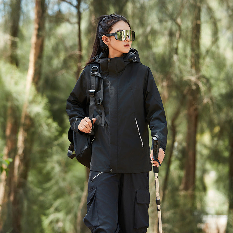 Damen Wasserfeste Outdoorjacke mit Kapuze und markantem Bergprint Echoarchiv