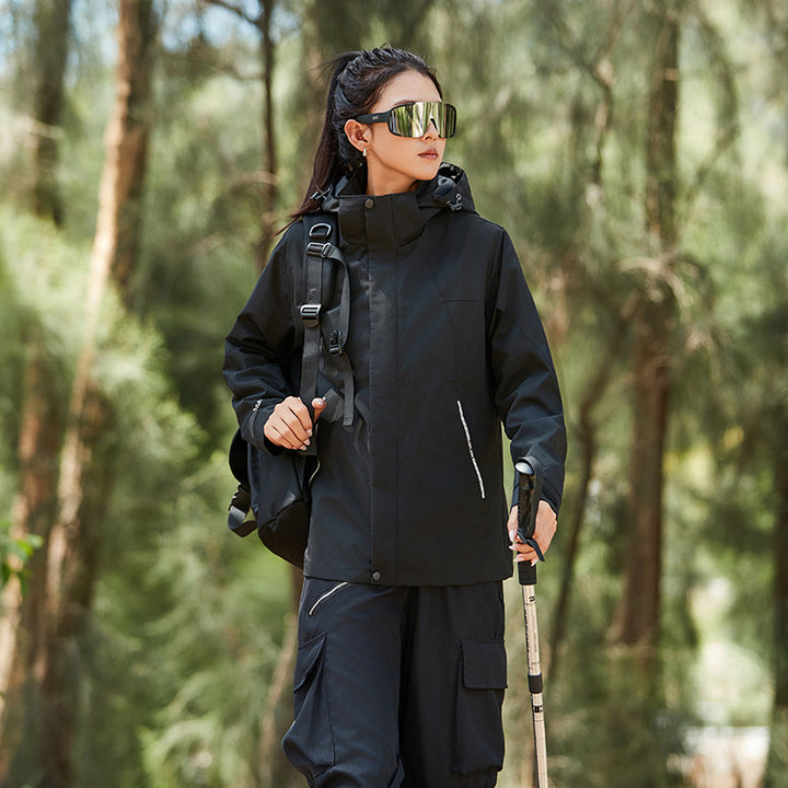 Damen Wasserfeste Outdoorjacke mit Kapuze und markantem Bergprint Echoarchiv