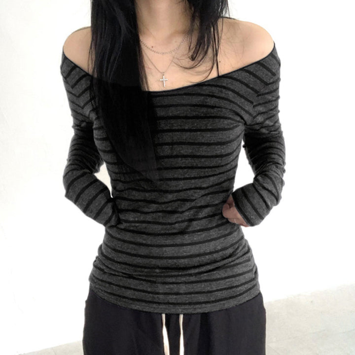 Damen nan schulterfreies gestreiftes Langarmshirt mit weitem U-Boot-Ausschnitt und figurbetonter Taillierung Echo Archiv