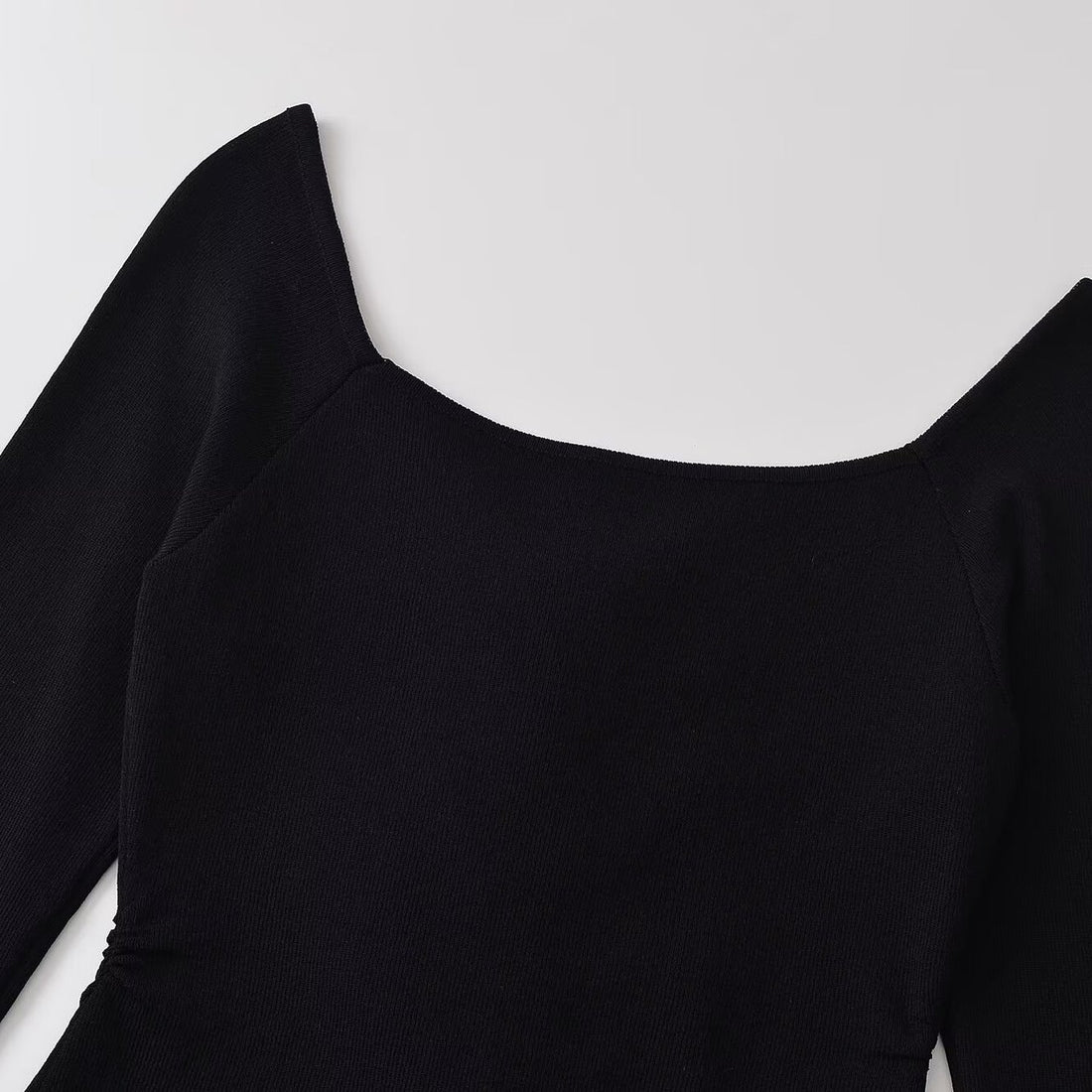 Damen Gerüschtes Langarm-Top mit asymmetrischem Schößchen und Zierknopfleiste Echoarchiv