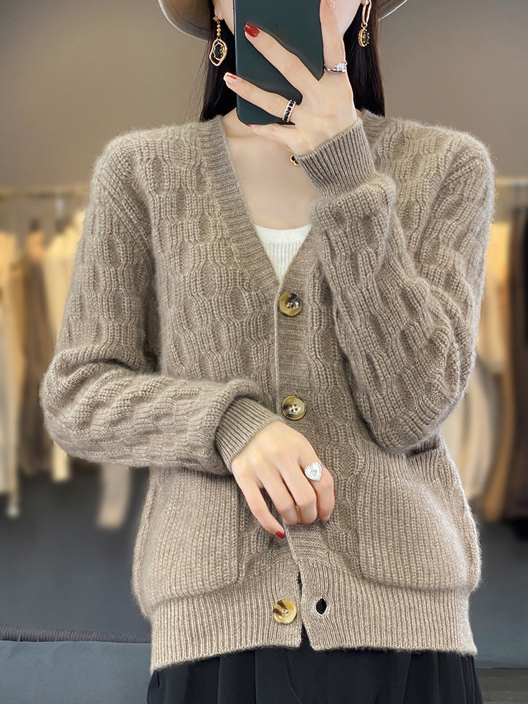 Damen Weicher Angora‑Look Zopfmuster-Cardigan mit V‑Ausschnitt und aufgesetzten Taschen Echoarchiv