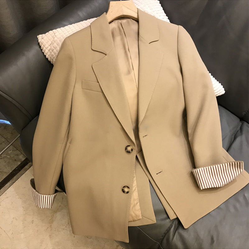 Damen Eleganter Blazer mit kontrastierenden Ärmelaufschlägen Echoarchiv