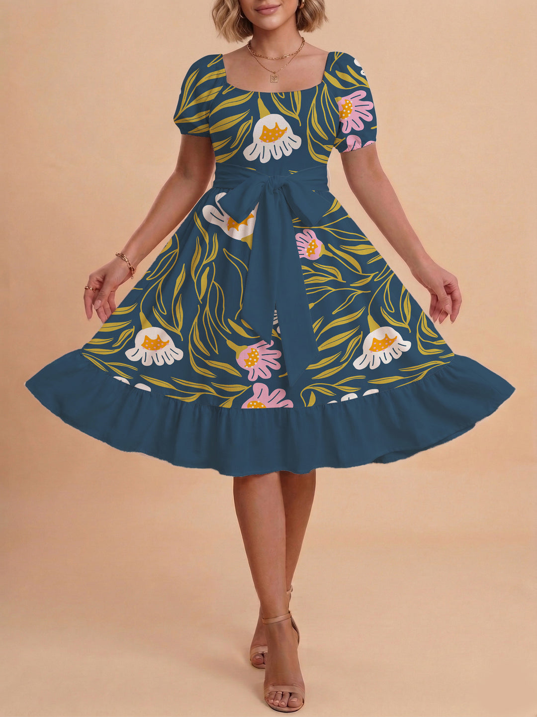 Damen Sommerliches Blumenkleid mit taillierbarem Gürtel und voluminösen Ärmeln Echo Archiv