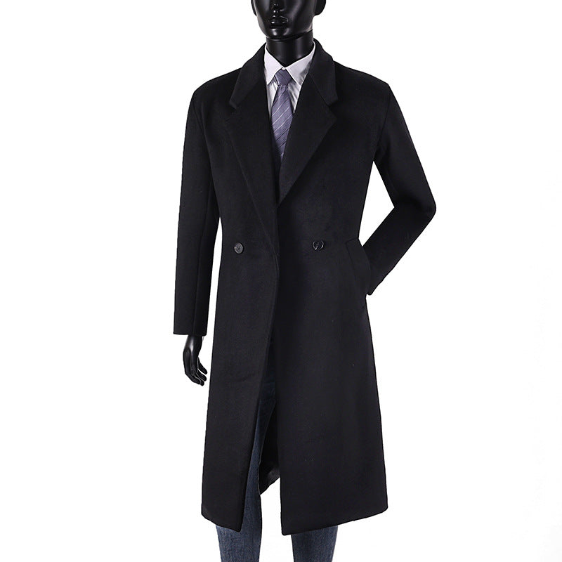 Herren Maxilanger Wollmantel im minimalistischen Schnitt mit schmalem Revers und seitlichen Eingrifftaschen Echoarchiv