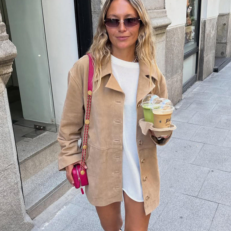 Damen Kurzmantel aus Veloursleder‑Optik mit kastiger Silhouette, Hornknopf‑Front & Eingrifftaschen Echoarchiv