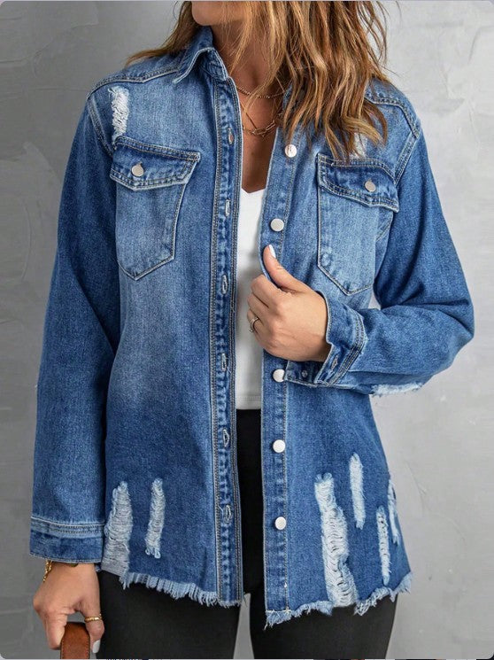 Damen Lässige Oversize-Denimjacke mit Destroyed‑Details, Hemdkragen und Fransen‑Saum Echo Archiv