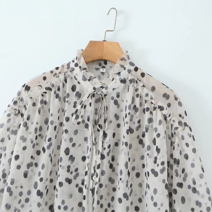 Damen Transparente Chiffonbluse mit Tupfenprint, Stehkragen und voluminösen Rüschenärmeln Echo Archiv