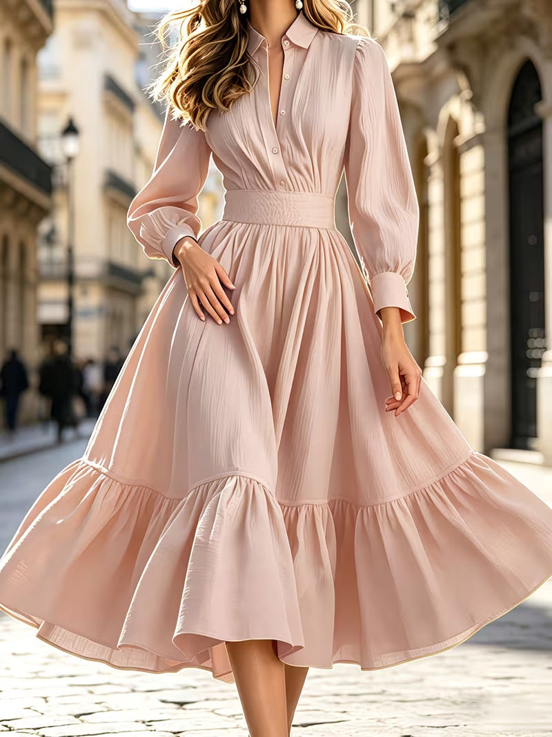 Damen Hemdblusenkleid mit breitem Smokbund, geschwungener Stufenvolant und langen Manschettenärmeln Echo Archiv