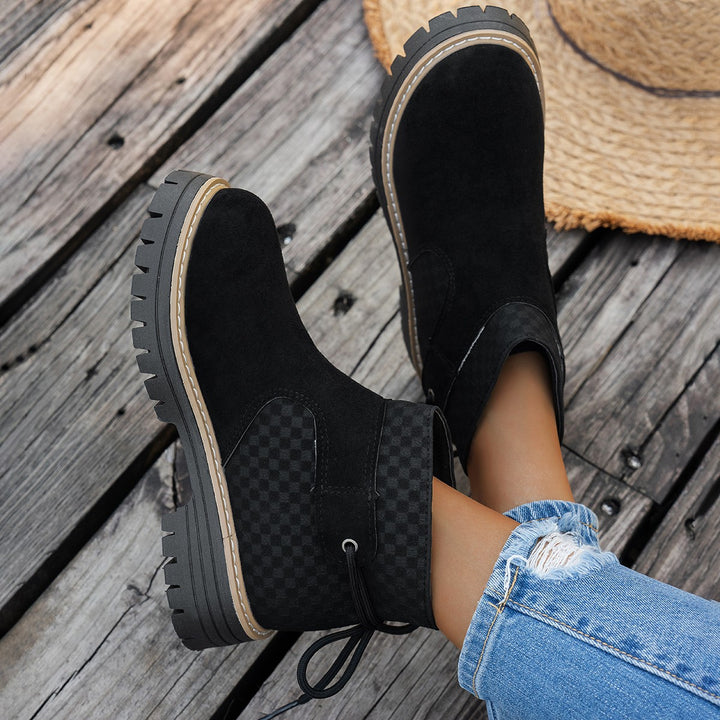Damen kurze Wildleder-Stiefelette mit robuster Profilsohle und gepolstertem Schaft – Varelle