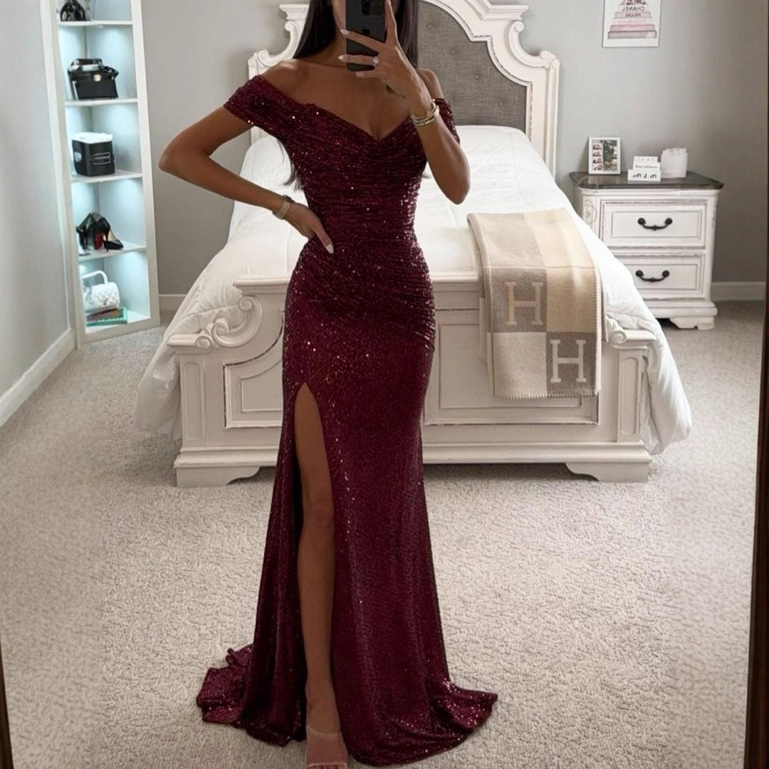 Damen Glamouröses Abendkleid mit schulterfreiem Schnitt und schimmerndem Stoff Echo Archiv