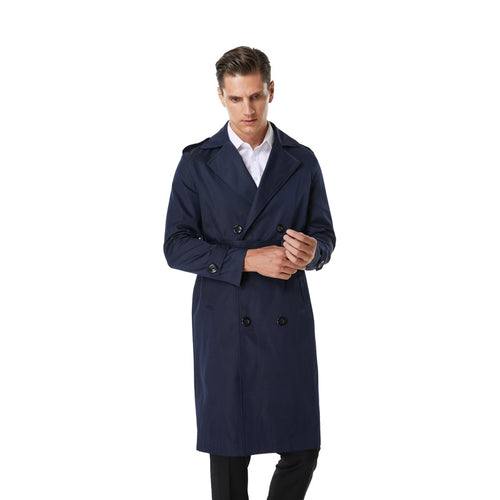 Herren Knielanger Trenchcoat im klassischen Doppelreiher mit Schulterklappen und Taillengürtel Echoarchiv