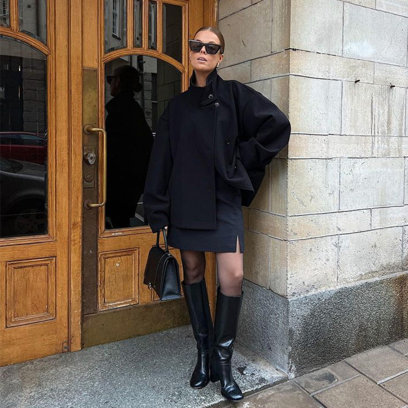 Damen Kurze Jacke mit hohem Kragen und Knopfverschluss Echoarchiv