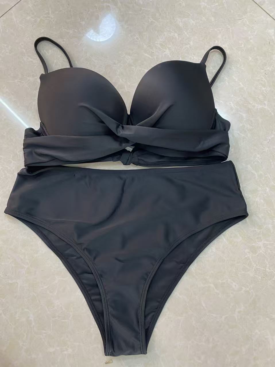 Damen Bikini-Set mit elegantem Knoten-Detail Echo Archiv