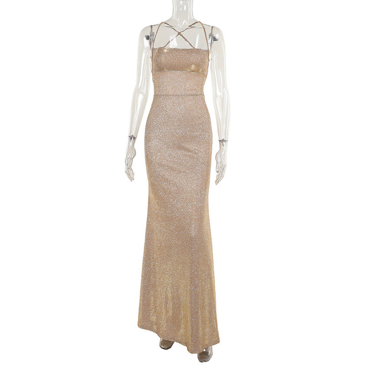 Damen Glitzerndes Kleid mit schmalem Schnitt und verführerischem Rückenausschnitt Echo Archiv