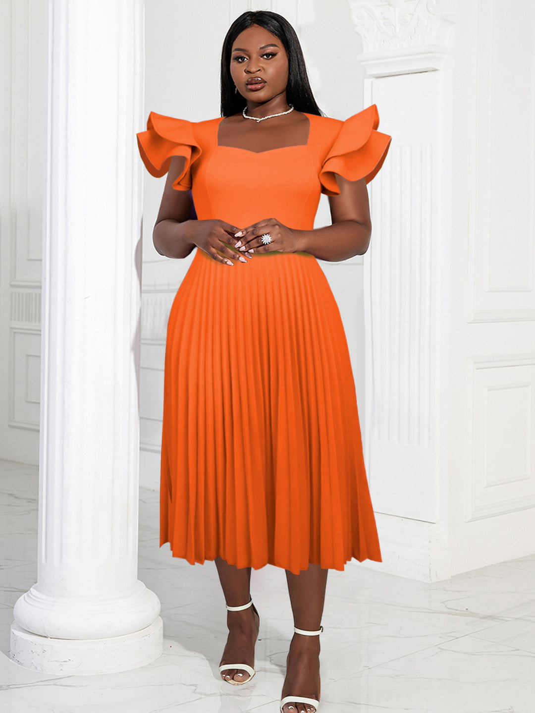 Damen plissiertes Maxikleid mit eleganten Rüschendetails Echo Archiv
