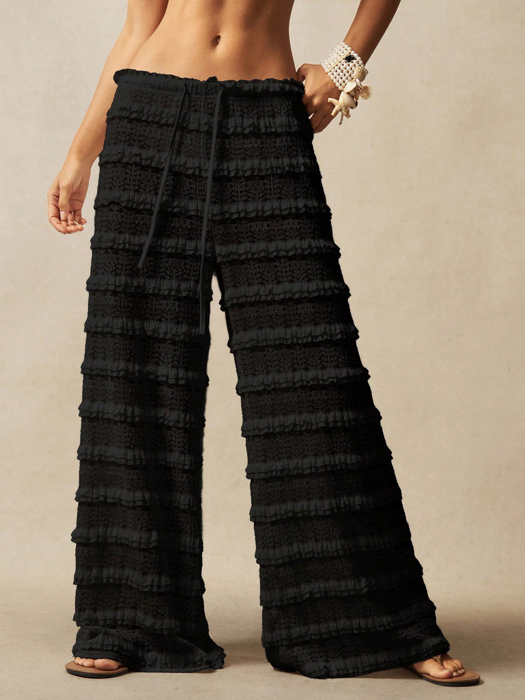 Damen Weite Spitzen-Hose mit Stufenvolants, Smokbund und Kordelzug – Avélisse