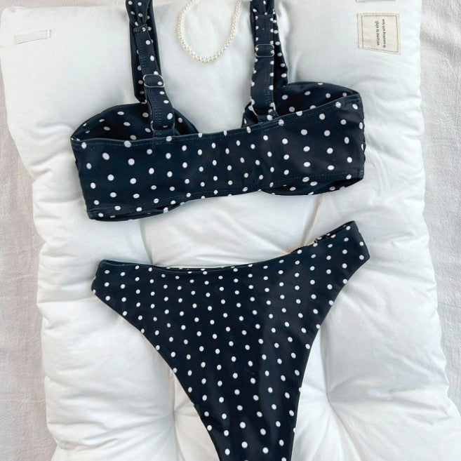 Damen Bikini mit modischen Punktmuster und goldenem Detail Echo Archiv