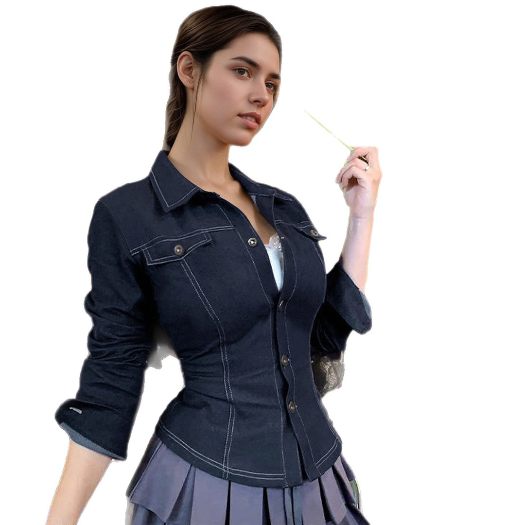 Damen nan taillierte Jeansjacke mit markanten Kontrastnähten, Brusttaschen und figurformender Schnittführung Echo Archiv
