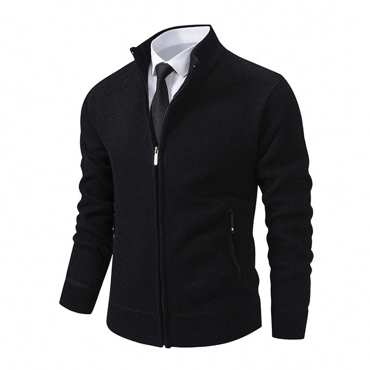 Herren Strickjacke mit hohem Kragen und modernen Reißverschlusstaschen Echoarchiv