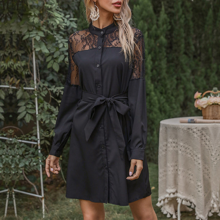 Damen Hemdblusenkleid mit Spitzenpassé, Taillengürtel und A-Linien-Schnitt Echoarchiv