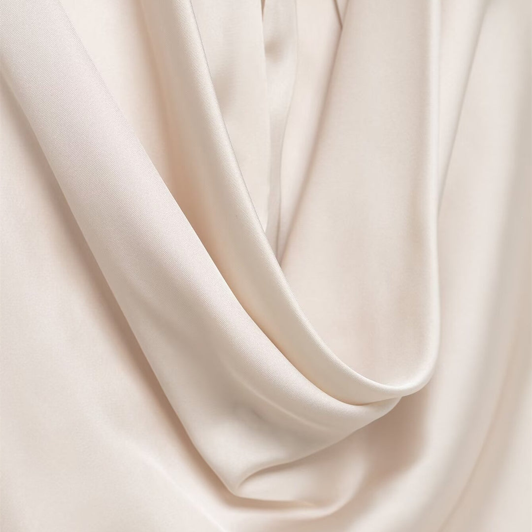 Damen elegantes Haltertop aus fließendem Satin mit dekorativem Rückenausschnitt Echo Archiv