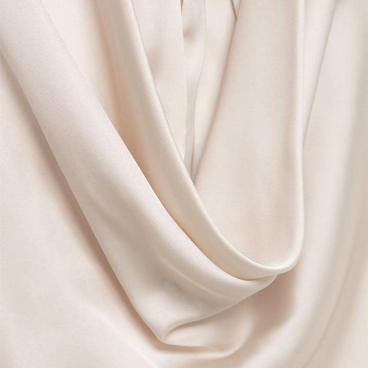 Damen elegantes Haltertop aus fließendem Satin mit dekorativem Rückenausschnitt Echo Archiv