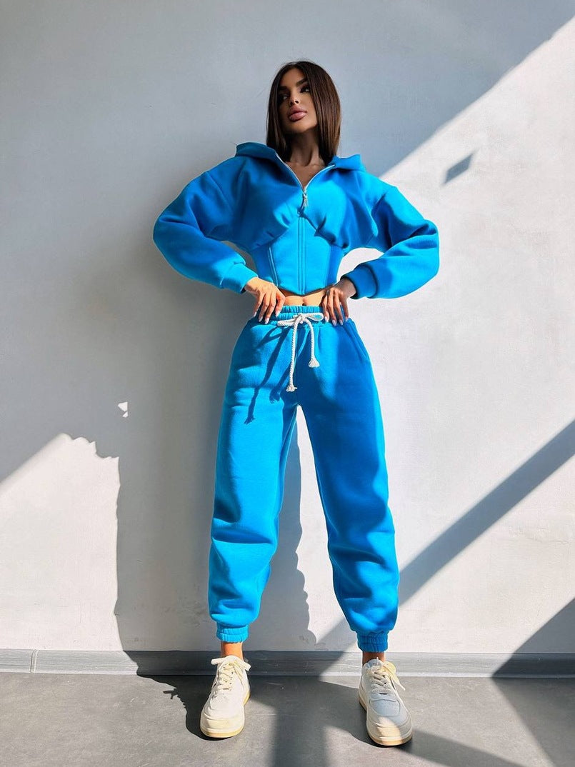 Damen Crop-Kapuzenjacke mit Korsagennaht und High-Waist Jogginghose – Élanora