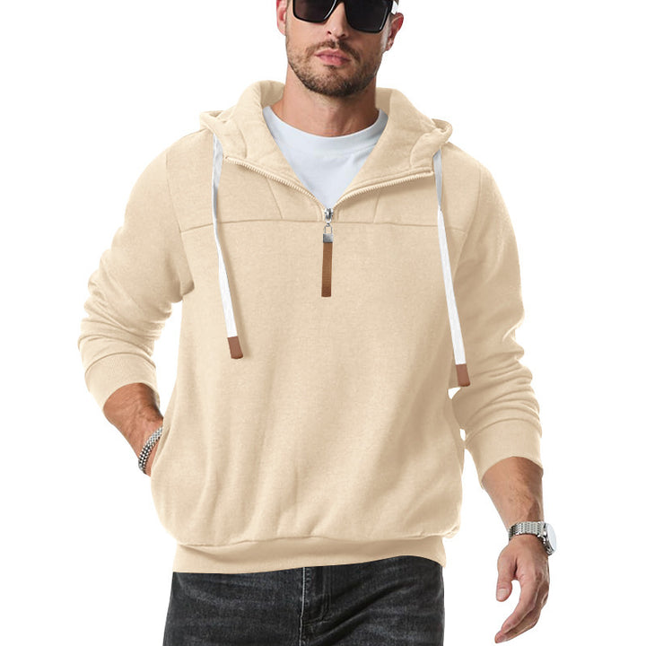 Herren modern geschnittenes Kapuzenpullover mit halbem Reißverschluss und modischen Akzenten Echoarchiv