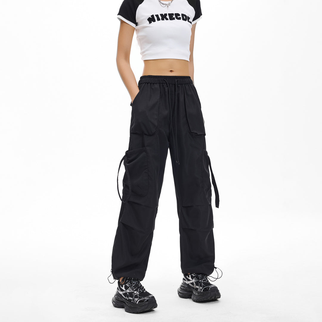 Herren Oversized Cargo‑Bundhose im Baggy‑Utility‑Cut mit Elastikbund, Klapptaschen und verstellbaren Saumabschlüssen Echo Archiv