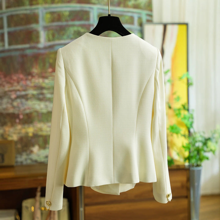 Damen Elegant geschnittener Blazer mit Schmuckknöpfen Echoarchiv